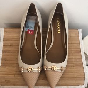 Coach 🐈‍⬛ heels Size:8.5 Color: chalk/beechwood